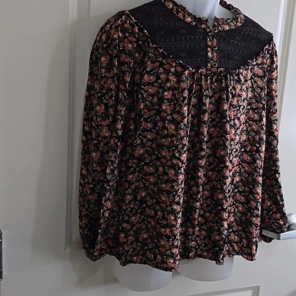 Maurices Floral Lace Blouse Size XL‎ - Picture 4 of 10